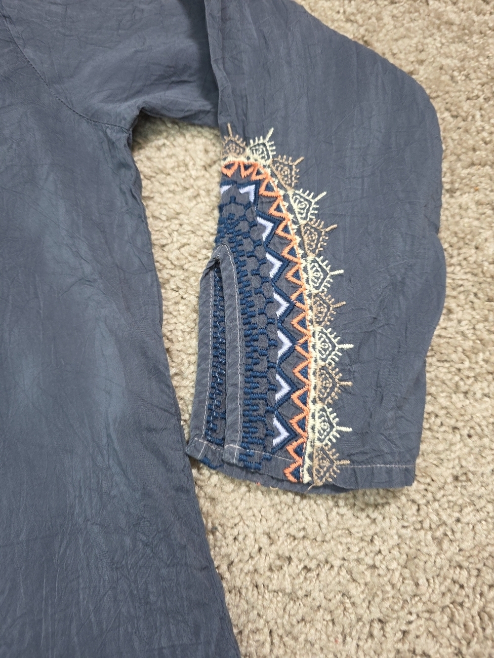 JOHNNY WAS Gray VNeck Embroidered Blouse 3/4 sleeve Size XSmall - Picture 6 of 11